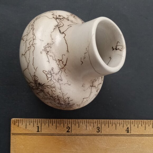 Native American Navajo Horse Hair Pottery Vase signed VAIL Mint Condition - Picture 10 of 16